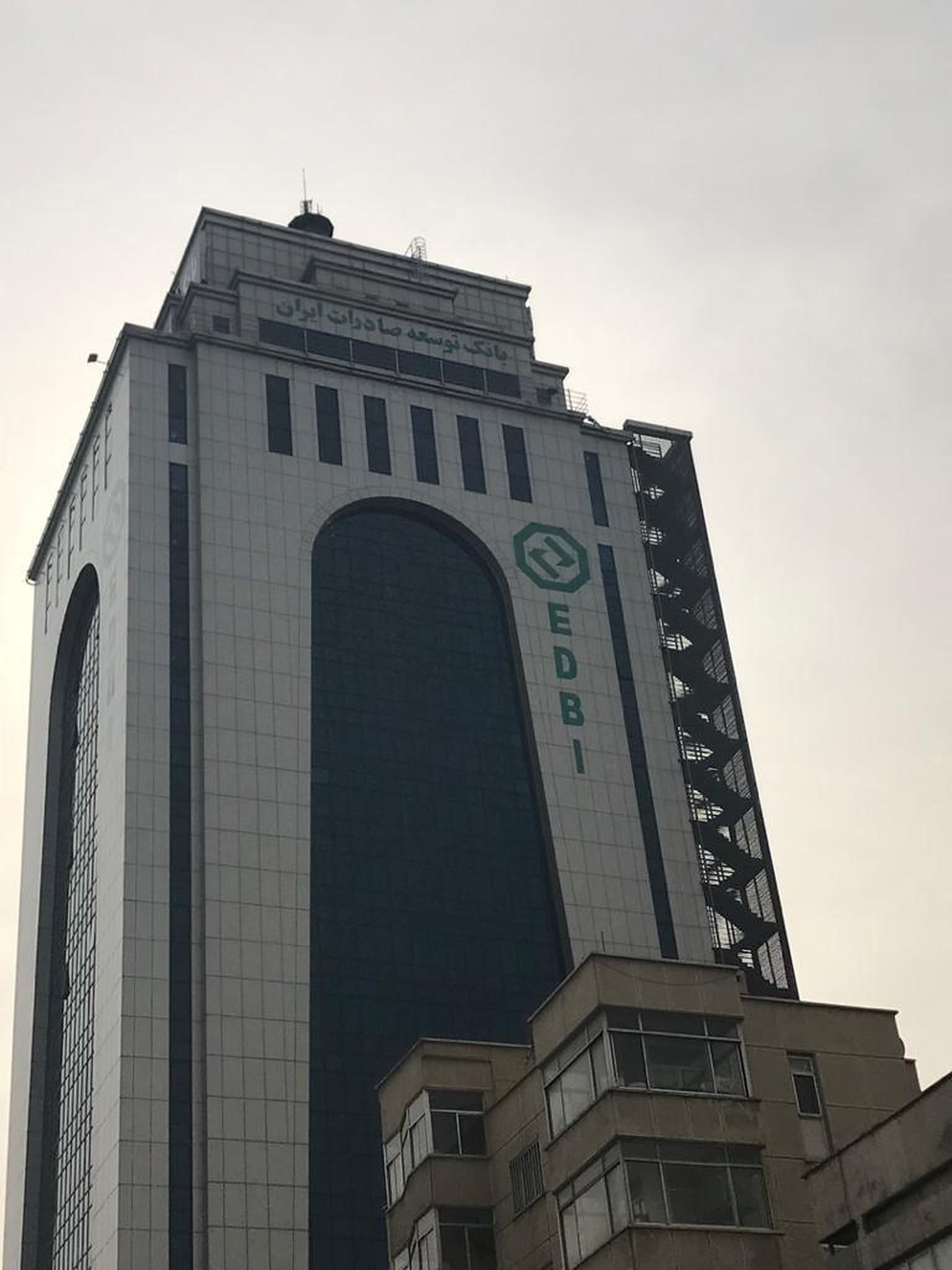 برج ساختمان بانک توسعهٔ صادرات ایران با نشان EDBI