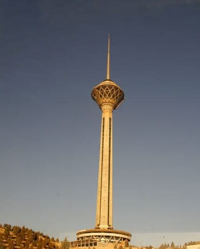 نصب سیستم صاعقه‌گیر و ارتینگ روی برج مسکونی و اداری